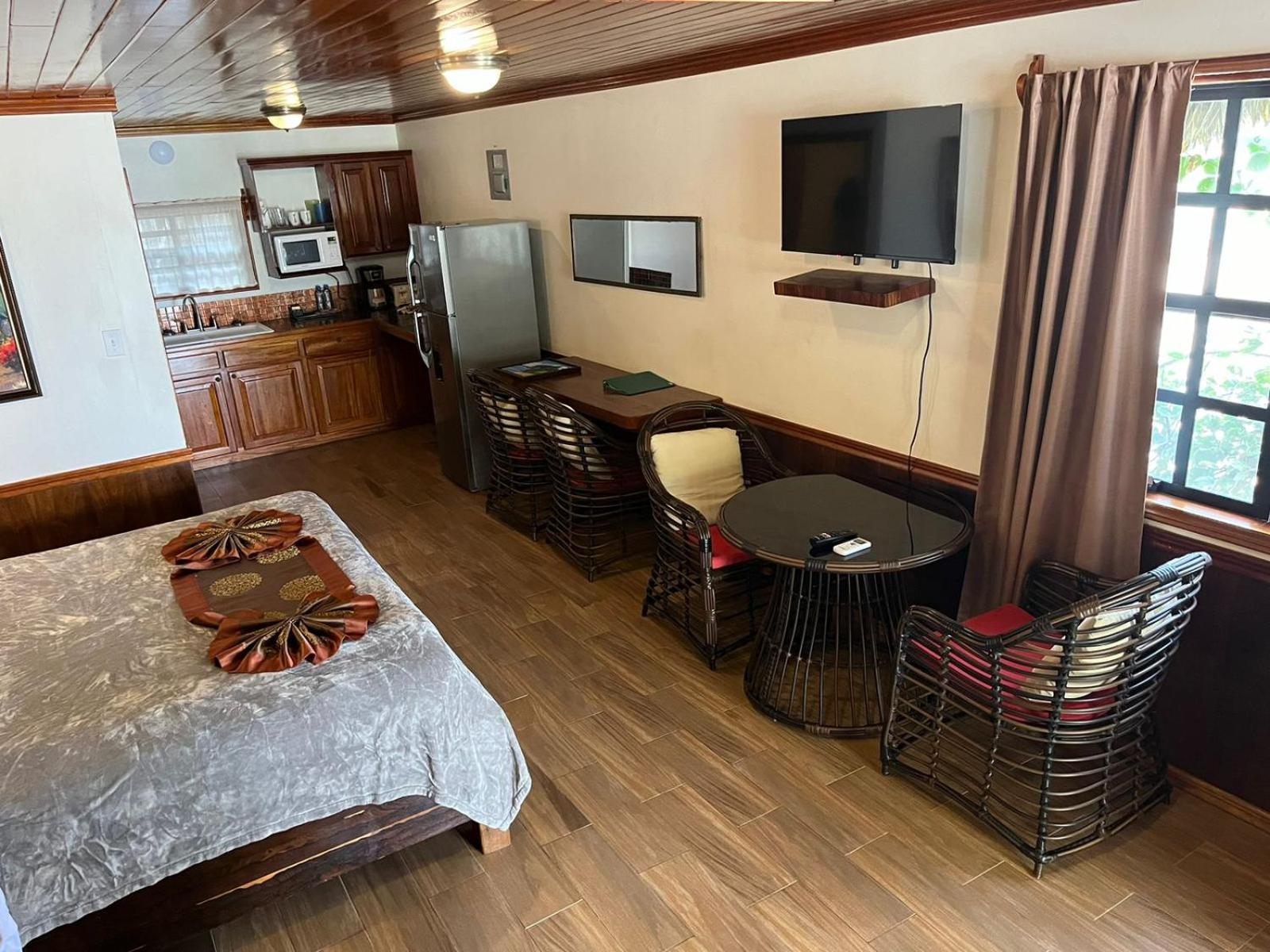 Captain Morgan'S Retreat San Pedro  Extérieur photo
